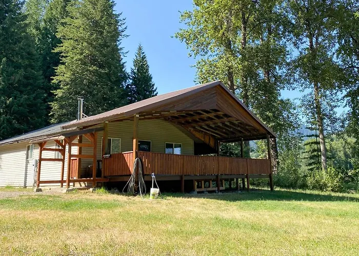 Private 2-Acre Retreat W/ Mtn Views, Walk To River